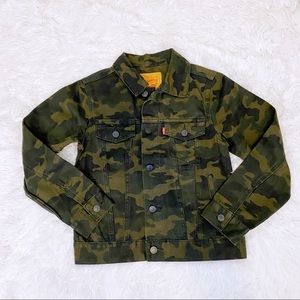 Boys Levi’s Trucker Jacket Camo Print Small NWOT